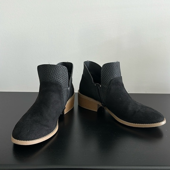 American Eagle Black Booties Sz 6.5 - Picture 1 of 9
